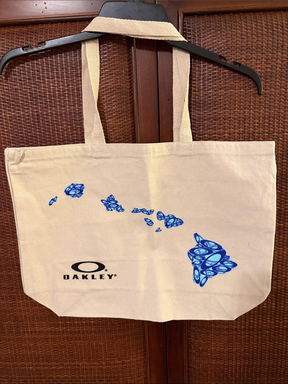 Oakley Cream Canvas Tote with Blue Hawaiian Islands Design•NWOT